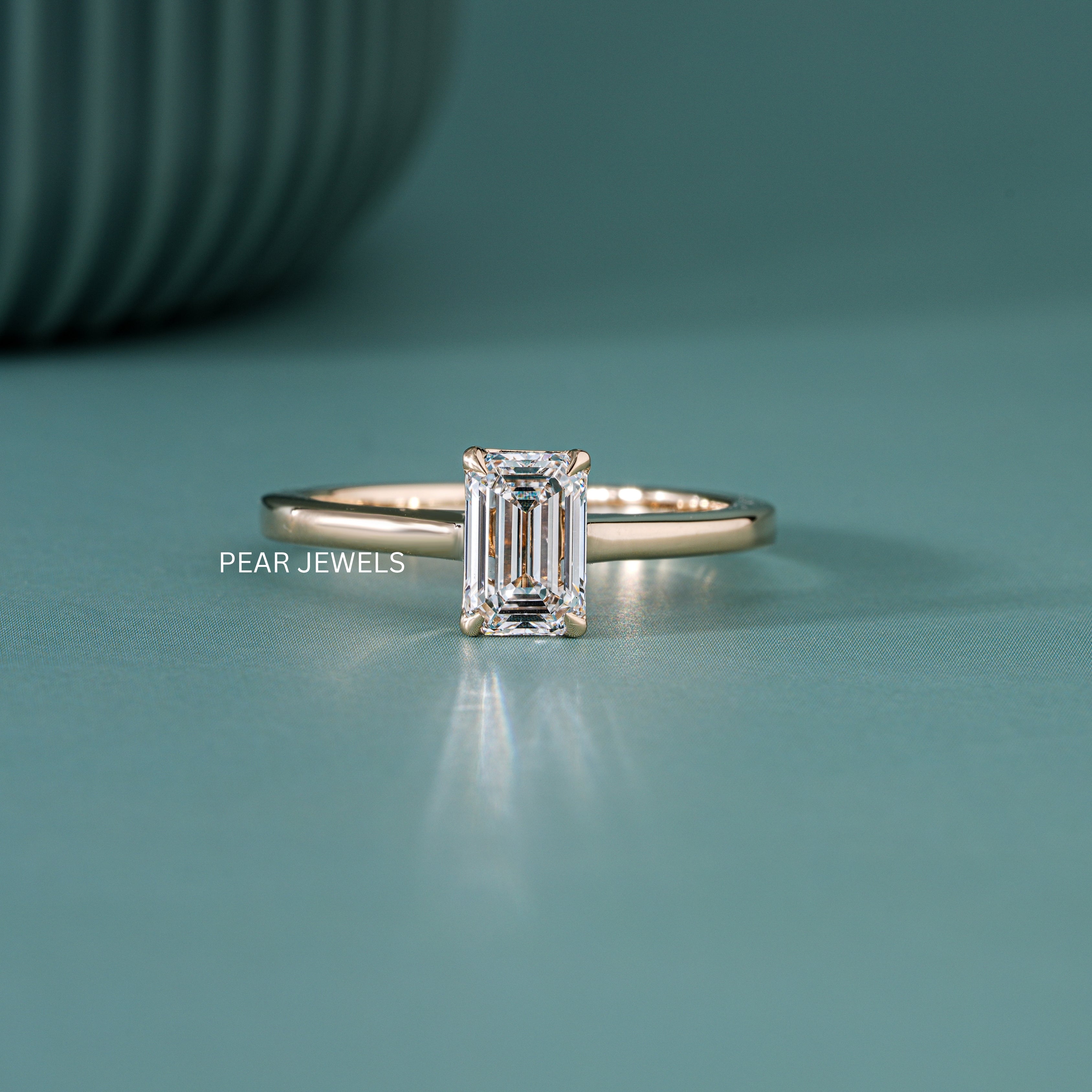 0.8ct Emerald Labgrown Diamond Engagement Ring - PearJewels Australia